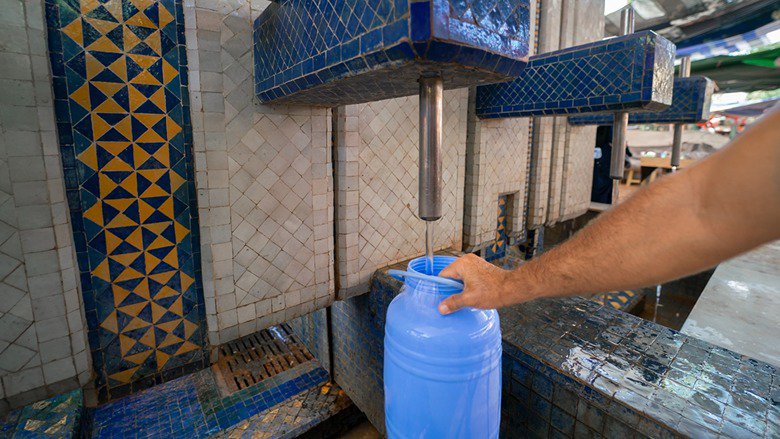 Source d'eau minérale à Sidi Harazem, au Maroc