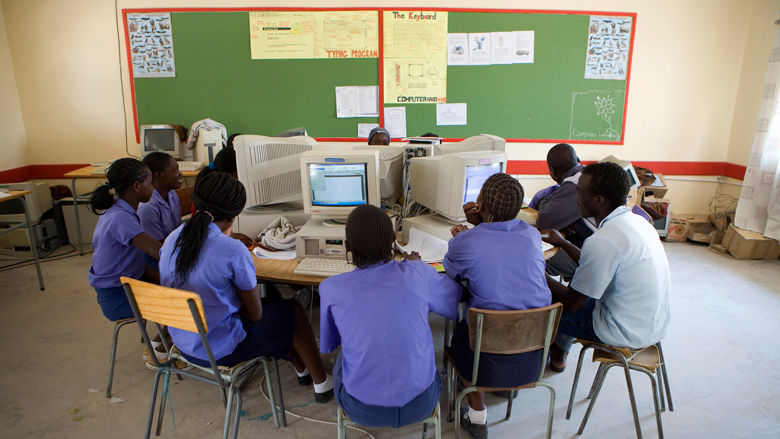 DE4A - The Oneputa Combined School goes from Grade 1 through to Grade 10