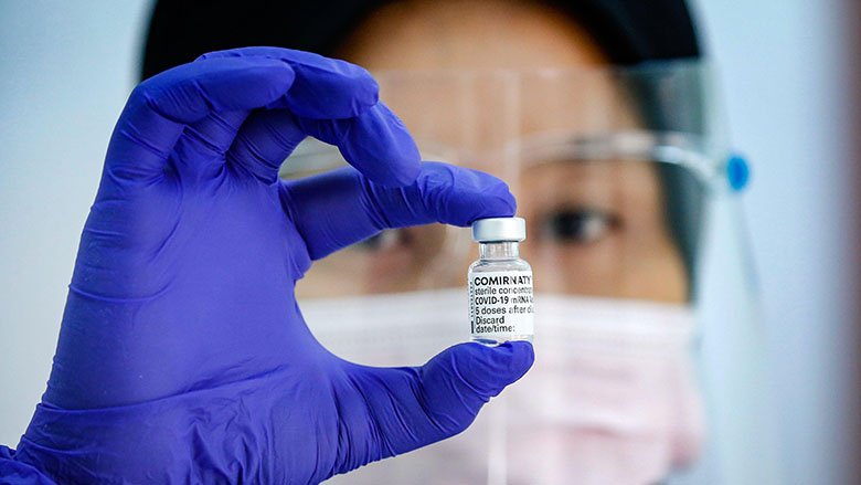 A healthcare worker holds a vial of the Pfizer-BioNTech Covid-19 vaccine during the first phase of the country nationwide vaccination drive at the Hospital UiTM in Sungai Buloh, outskirts of Kuala Lumpur. Credit: SOPA Images Limited/Alamy Live News