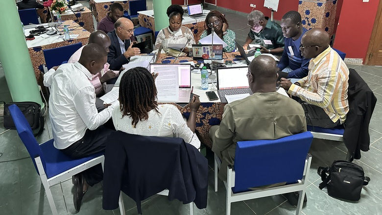 Civil society organizations participate in a workshop on dispute resolution.