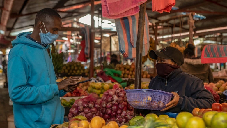 Market in Kenya. Photo: World Bank / Sambrian Mbaabu