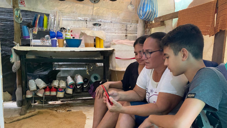 A family from Venezuela in Colombia 