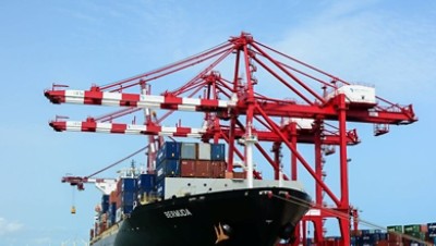 Container port with shipping containers and cranes