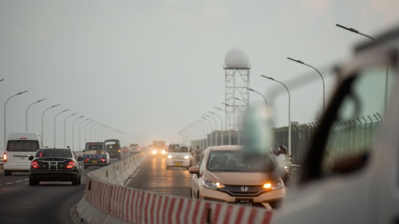 image of two-way traffic, cars and trucks, crossing a bridge in Maldives