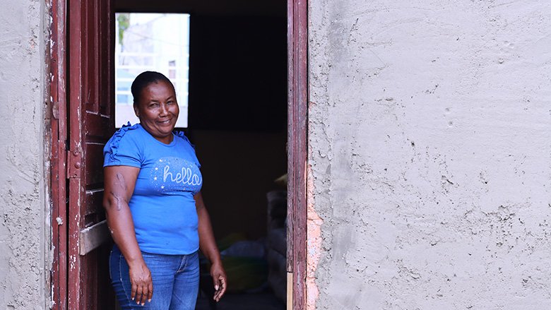 Julia, beneficiaria del programa de protección social Republica Dominicana, feature