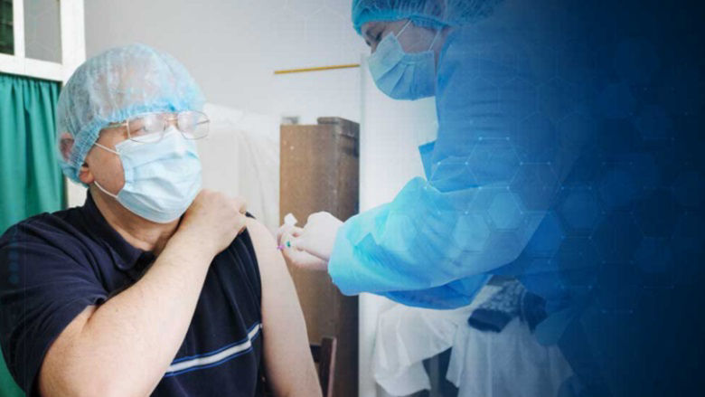 A man getting a vaccine