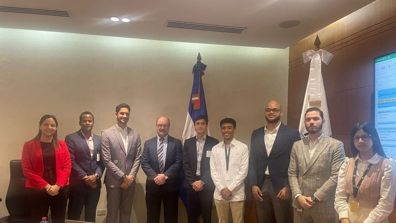 A group photo of the mission participants in the Dominican Republic