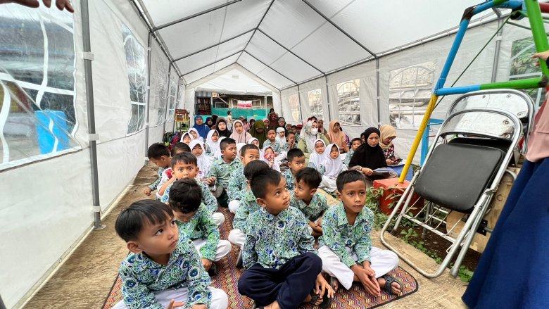 Indonesian students learning under the tent