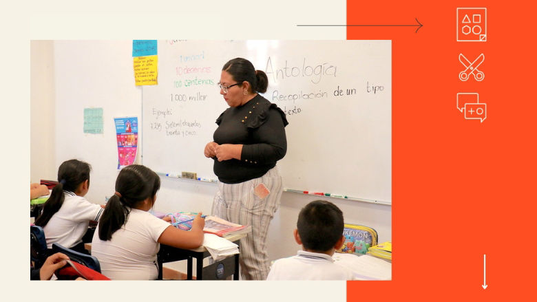 Maestra con alumnos en el aula de escuela primaria