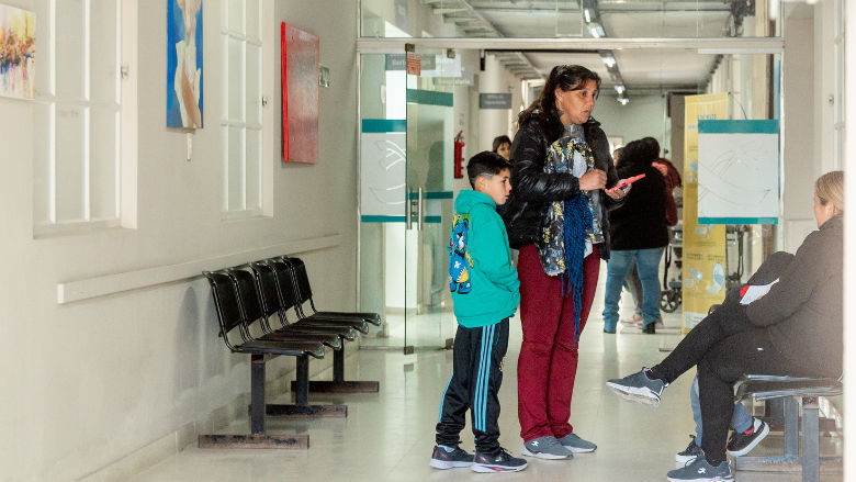 Pacientes del Hospital Nuestra Señora del Carmen, en Carmen de Areco, Argentina. 