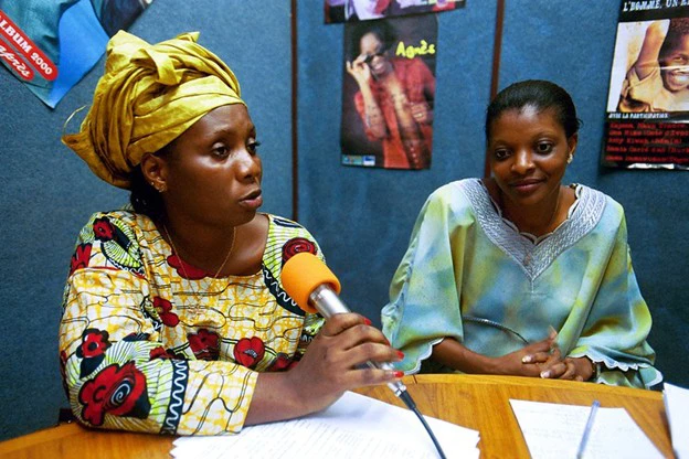 Women refugees from Conakry speaking about the problems they face at local radio station. Côte d'Ivoire. Photo: Ami Vitale / World Bank