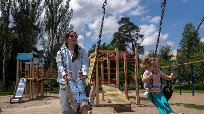 Ukraine-Mother-with-children