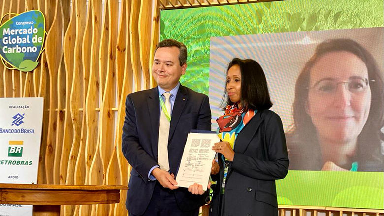 Fausto de Andrade Ribeiro, presidente do Banco do Brasil, com Shireen Mahdi, economista chefe do Banco Mundial para o Brasil