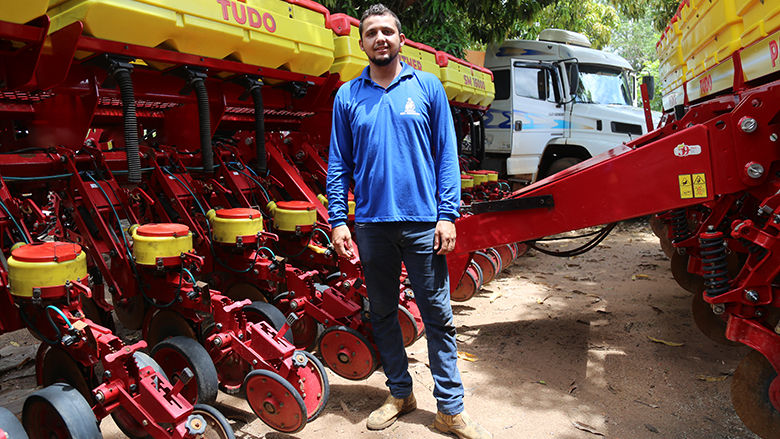 Matheus Vitor da Silva, an agronomist engineer and farmer from Tocantins, Brazil.