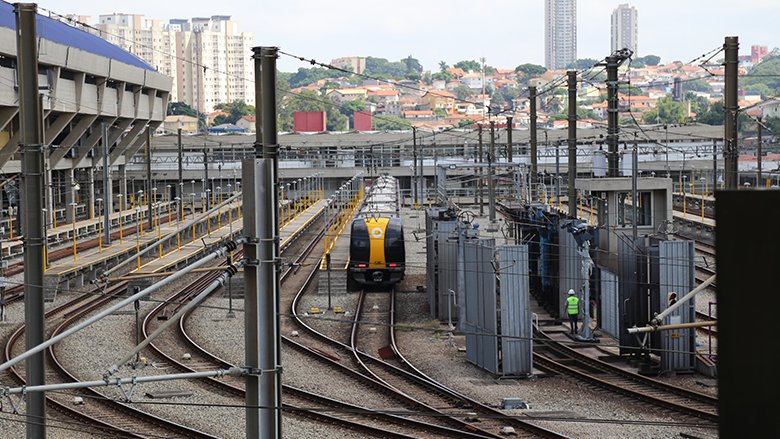 Trem da linha 4 do metrô de São Paulo 