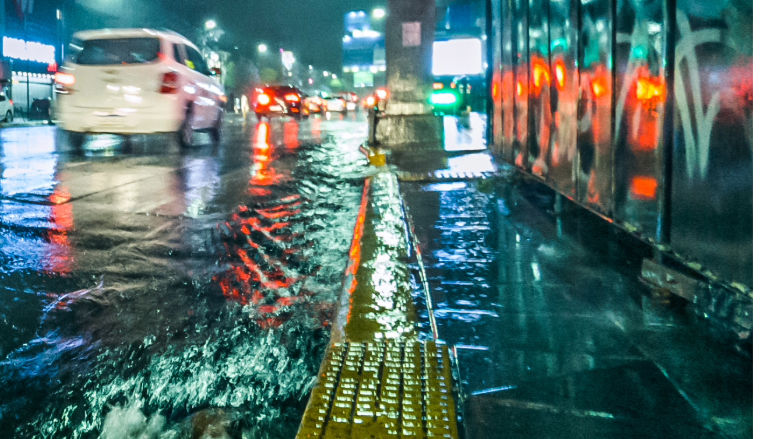 car in flooded street of Buenos Aires