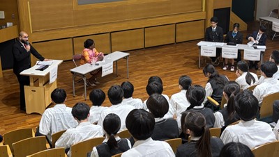 マーシー・テンボン世界銀行副総裁兼官房長が郁文館グローバル高校で講演