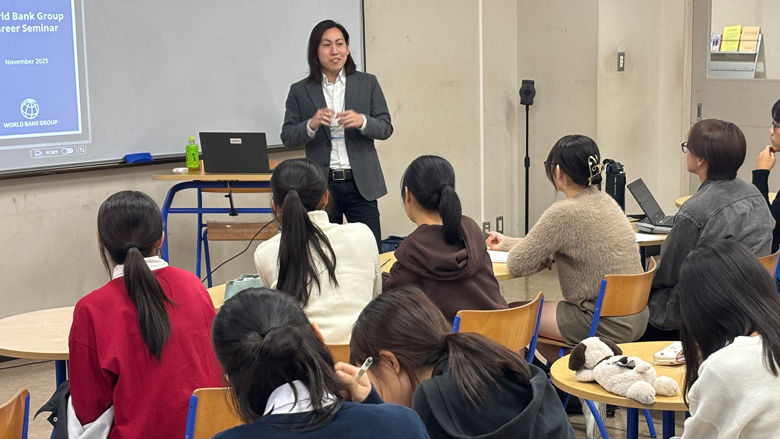 世界銀行グループの採用チームが同志社国際高等学校でゲスト登壇