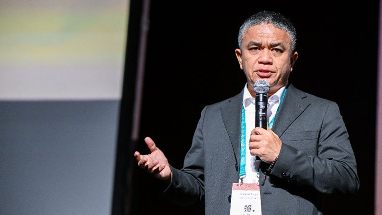 インドネシアのパル市のハディアント・ラシッド市長