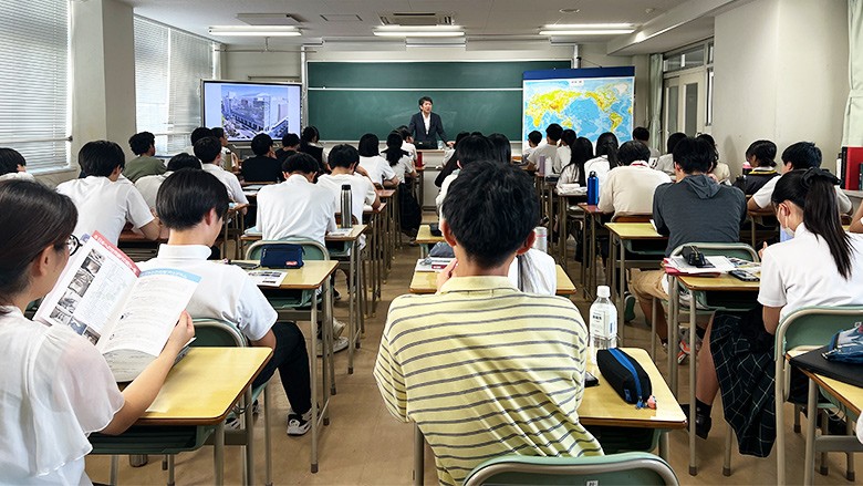 神戸大学附属中等教育学校で世界銀行の役割とキャリアを紹介