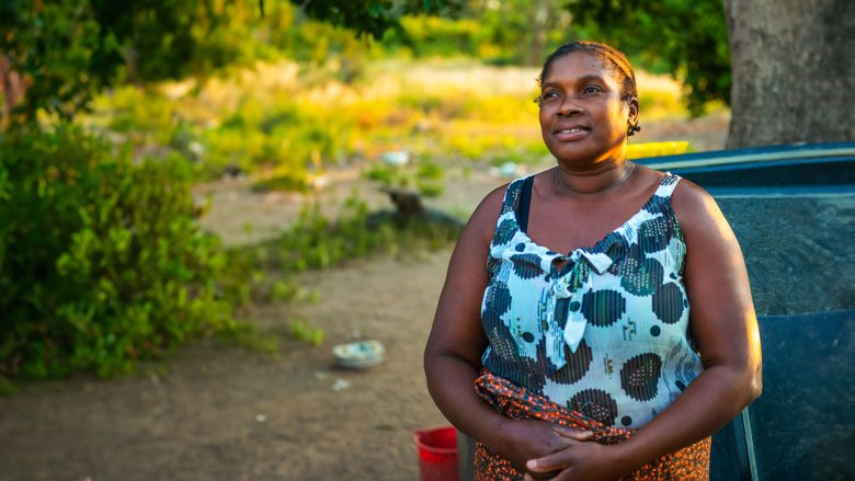 Rosa Calane in her garden in Maputo, where she now has access to clean, piped water. Photo: World Bank 
