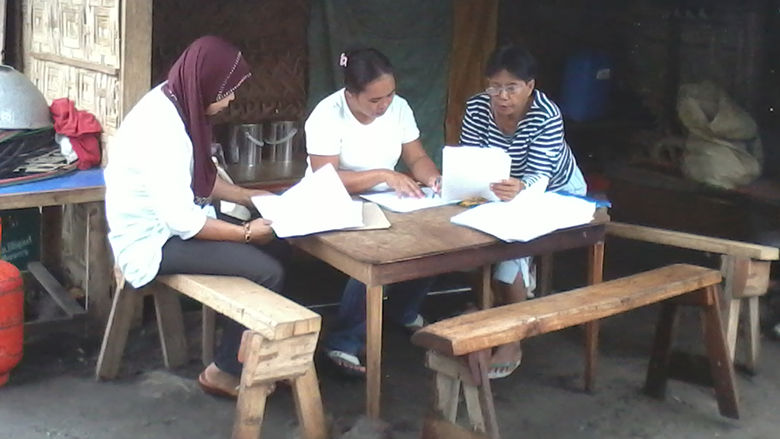 Women discussing their community map in Mindanao, Philippines 