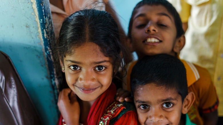Picture of young Sri Lankan children 