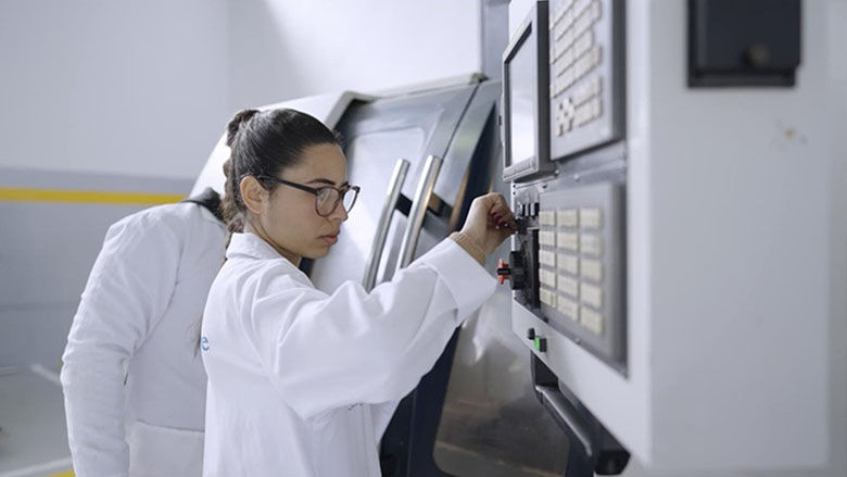 Samar Ghannem has a degree in engineering electronics and benefitted from training along with studying.