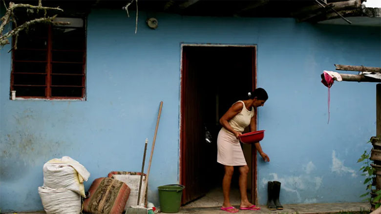 A poultry farmer near Santander, Colombia. Photo: Charlotte Kesl / World Bank